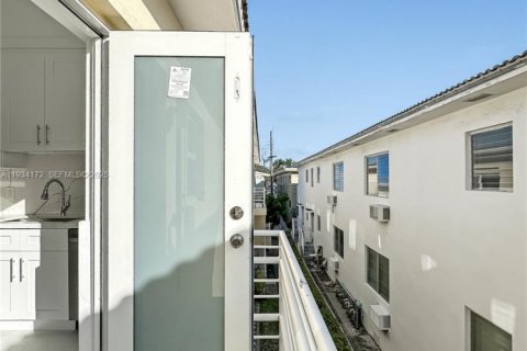 Снять в аренду квартиру в Майами-Бич, Флорида 1 спальня, 74.32м2, № 1992641 - фото 25