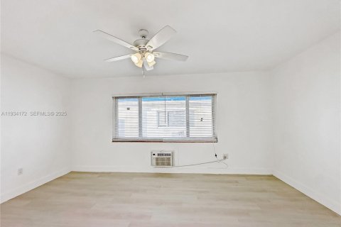 Снять в аренду квартиру в Майами-Бич, Флорида 1 спальня, 74.32м2, № 1992641 - фото 7