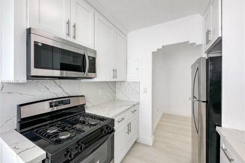 Снять в аренду квартиру в Майами-Бич, Флорида 1 спальня, 74.32м2, № 1992641 - фото 12