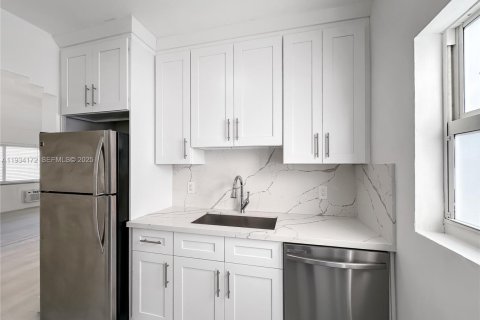 Снять в аренду квартиру в Майами-Бич, Флорида 1 спальня, 74.32м2, № 1992641 - фото 10