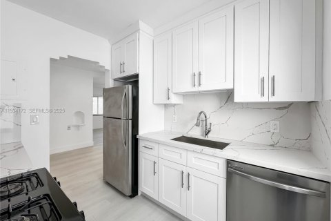 Снять в аренду квартиру в Майами-Бич, Флорида 1 спальня, 74.32м2, № 1992641 - фото 11