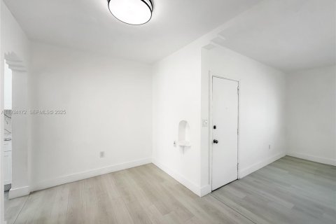 Снять в аренду квартиру в Майами-Бич, Флорида 1 спальня, 74.32м2, № 1992641 - фото 20