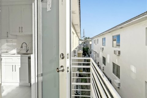 Снять в аренду квартиру в Майами-Бич, Флорида 1 спальня, 74.32м2, № 1992641 - фото 24