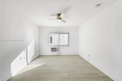 Снять в аренду квартиру в Майами-Бич, Флорида 1 спальня, 74.32м2, № 1992641 - фото 16