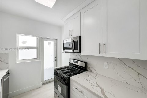 Снять в аренду квартиру в Майами-Бич, Флорида 1 спальня, 74.32м2, № 1992641 - фото 9