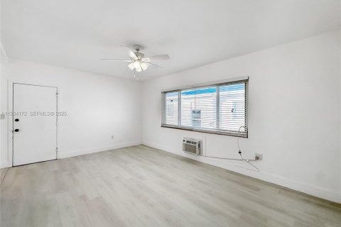 Снять в аренду квартиру в Майами-Бич, Флорида 1 спальня, 74.32м2, № 1992641 - фото 5