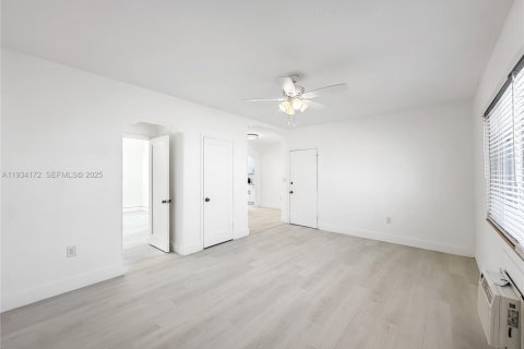 Снять в аренду квартиру в Майами-Бич, Флорида 1 спальня, 74.32м2, № 1992641 - фото 4