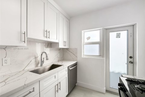 Снять в аренду квартиру в Майами-Бич, Флорида 1 спальня, 74.32м2, № 1992641 - фото 8