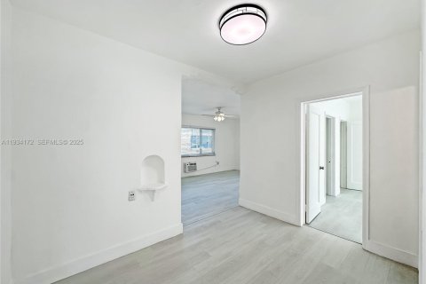 Снять в аренду квартиру в Майами-Бич, Флорида 1 спальня, 74.32м2, № 1992641 - фото 19