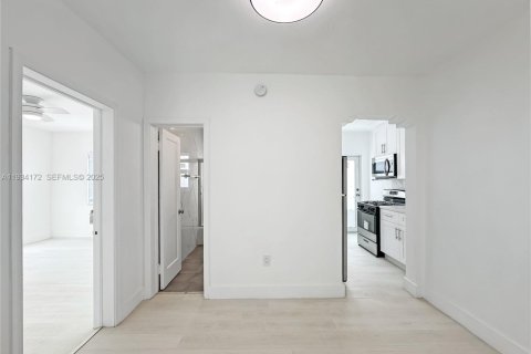 Снять в аренду квартиру в Майами-Бич, Флорида 1 спальня, 74.32м2, № 1992641 - фото 23