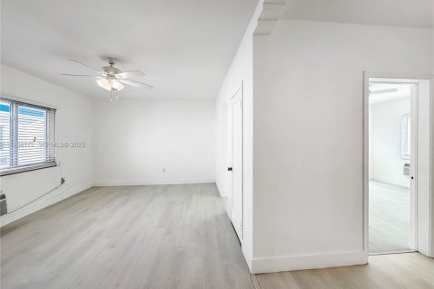 Снять в аренду квартиру в Майами-Бич, Флорида 1 спальня, 74.32м2, № 1992641 - фото 22