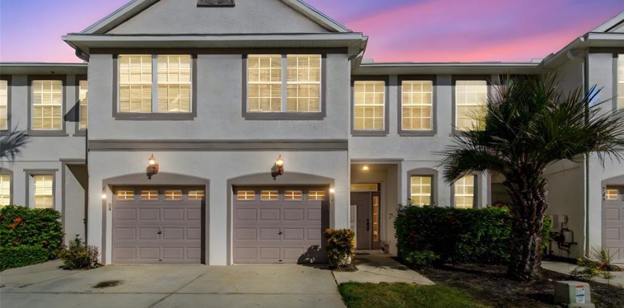 Townhouse in Saint Petersburg, Florida 3 bedrooms, 134.99 sq.m. № 2389201