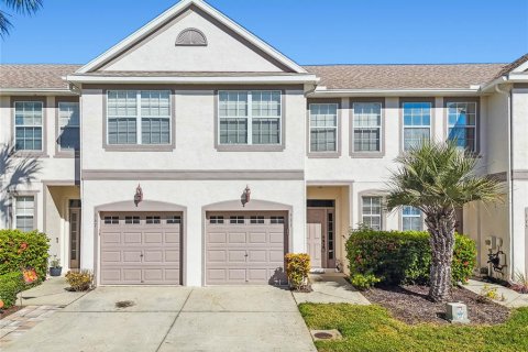 Townhouse in Saint Petersburg, Florida 3 bedrooms, 134.99 sq.m. № 2389201 - photo 6