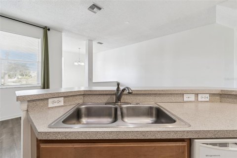 Townhouse in Saint Petersburg, Florida 3 bedrooms, 134.99 sq.m. № 2389201 - photo 30