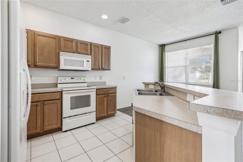 Townhouse in Saint Petersburg, Florida 3 bedrooms, 134.99 sq.m. № 2389201 - photo 26