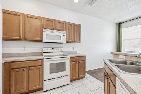 Townhouse in Saint Petersburg, Florida 3 bedrooms, 134.99 sq.m. № 2389201 - photo 27