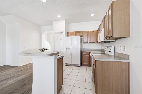 Townhouse in Saint Petersburg, Florida 3 bedrooms, 134.99 sq.m. № 2389201 - photo 24