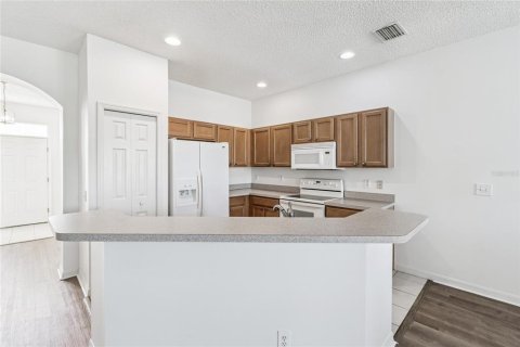 Townhouse in Saint Petersburg, Florida 3 bedrooms, 134.99 sq.m. № 2389201 - photo 25