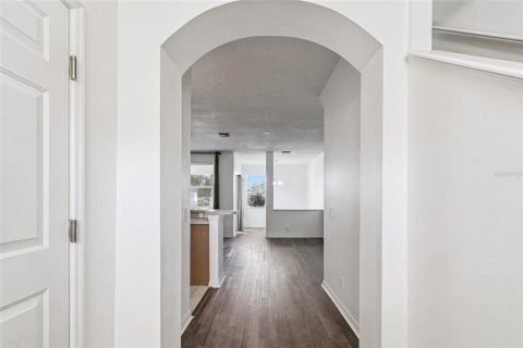 Townhouse in Saint Petersburg, Florida 3 bedrooms, 134.99 sq.m. № 2389201 - photo 17