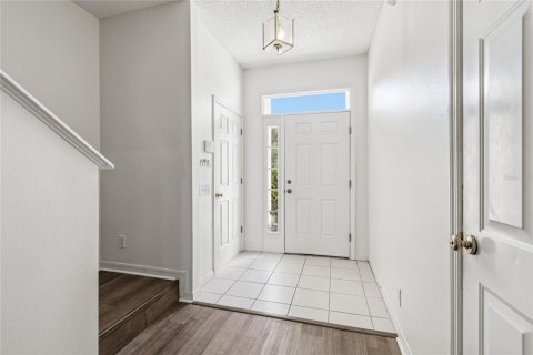 Townhouse in Saint Petersburg, Florida 3 bedrooms, 134.99 sq.m. № 2389201 - photo 13