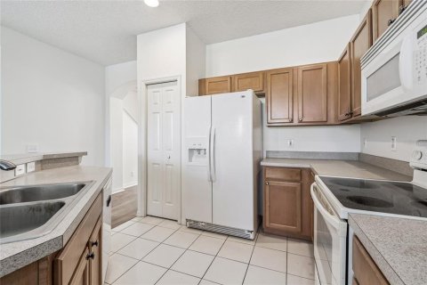 Townhouse in Saint Petersburg, Florida 3 bedrooms, 134.99 sq.m. № 2389201 - photo 29