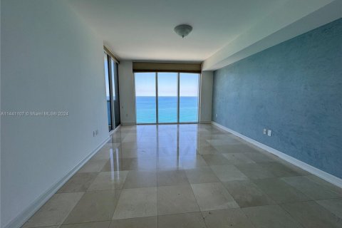 Купить кондоминиум в Халландейл-Бич, Флорида 3 спальни, 193.05м2, № 1982821 - фото 15