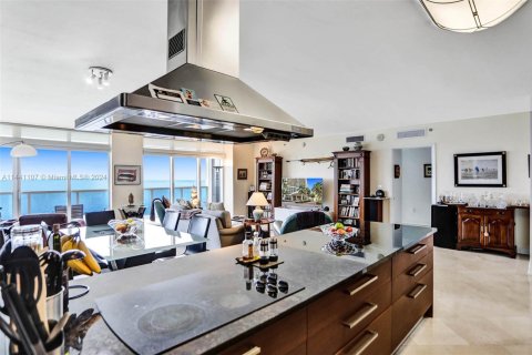 Купить кондоминиум в Халландейл-Бич, Флорида 3 спальни, 193.05м2, № 1982821 - фото 10