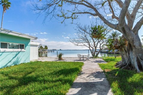 House in Redington Beach, Florida 4 bedrooms, 197.6 sq.m. № 1555860 - photo 17