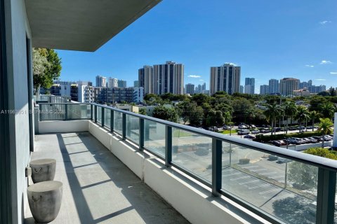 Condominio en alquiler en Aventura, Florida, 2 dormitorios, 101.64 m2 № 2025704 - foto 9