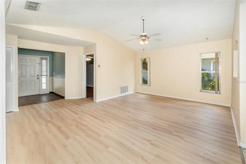 House in Orlando, Florida 2 bedrooms, 123 sq.m. № 1725203 - photo 12