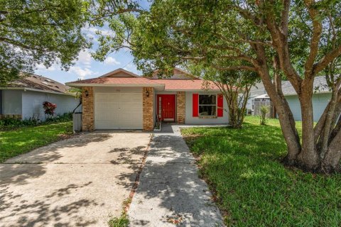 House in Orlando, Florida 2 bedrooms, 123 sq.m. № 1725203 - photo 1