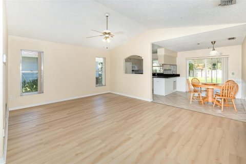 House in Orlando, Florida 2 bedrooms, 123 sq.m. № 1725203 - photo 10