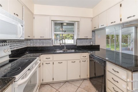 House in Orlando, Florida 2 bedrooms, 123 sq.m. № 1725203 - photo 5