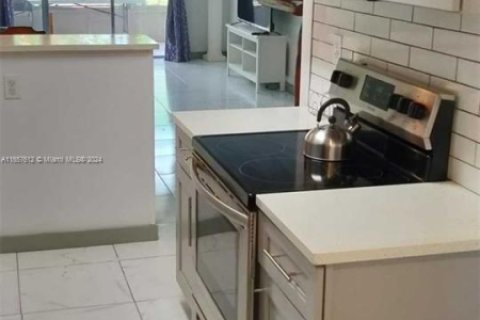 Купить кондоминиум в Лодердейл-Лейкс, Флорида 2 спальни, 89.19м2, № 1358837 - фото 9