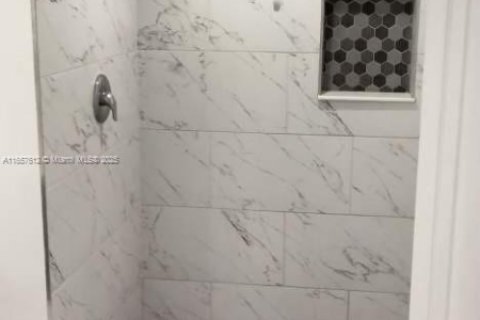 Купить кондоминиум в Лодердейл-Лейкс, Флорида 2 спальни, 89.19м2, № 1358837 - фото 11