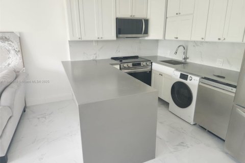 Condo in Boca Raton, Florida, 2 bedrooms  № 1836438 - photo 1