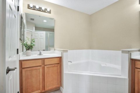 Townhouse in Winter Springs, Florida 3 bedrooms, 173.91 sq.m. № 2200265 - photo 20
