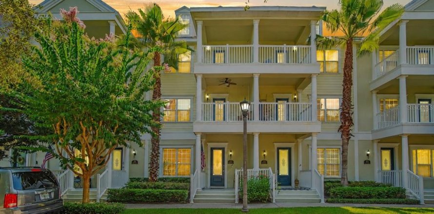 Townhouse in Winter Springs, Florida 3 bedrooms, 173.91 sq.m. № 2200265