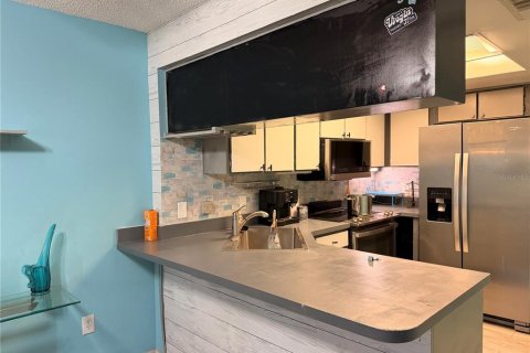 Condo in Lutz, Florida, 2 bedrooms № 2166281 - photo 3