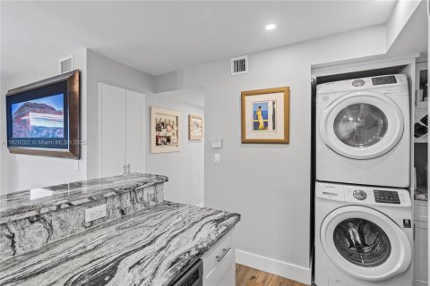 Condominio en alquiler en Fort Lauderdale, Florida, 2 dormitorios, 94.76 m2 № 1938270 - foto 11