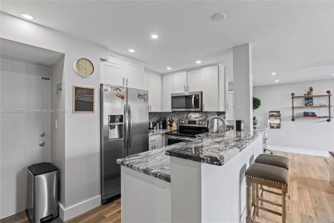 Condominio en alquiler en Fort Lauderdale, Florida, 2 dormitorios, 94.76 m2 № 1938270 - foto 7