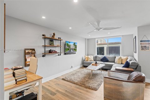 Condominio en alquiler en Fort Lauderdale, Florida, 2 dormitorios, 94.76 m2 № 1938270 - foto 2