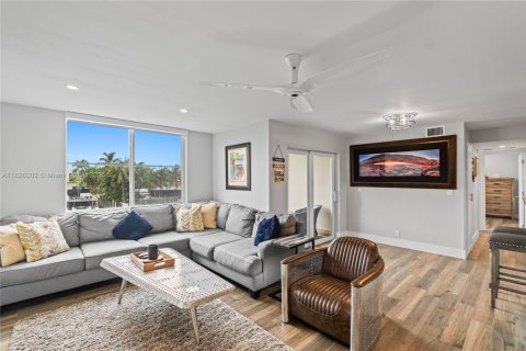 Condominio en alquiler en Fort Lauderdale, Florida, 2 dormitorios, 94.76 m2 № 1938270 - foto 1