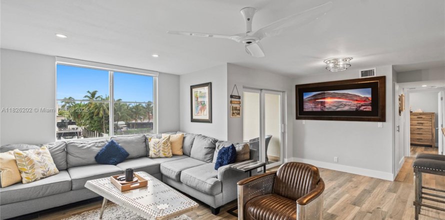 Condominio en Fort Lauderdale, Florida, 2 dormitorios  № 1938270