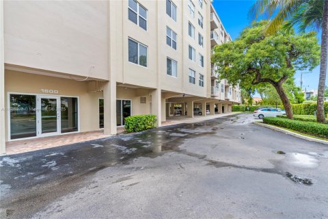 Condominio en alquiler en Fort Lauderdale, Florida, 2 dormitorios, 94.76 m2 № 1938270 - foto 27