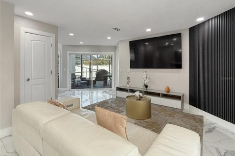 House in Davenport, Florida 4 bedrooms, 200.67 sq.m. № 1899952 - photo 6