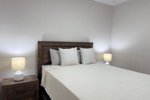 Immobilier commercial à vendre à Port Charlotte, Floride: 6 chambres, 215.9 m2 № 2436768 - photo 17