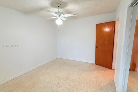 House in Hialeah, Florida 2 bedrooms, 182.09 sq.m. № 2048577 - photo 6