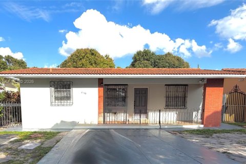 House in Hialeah, Florida 2 bedrooms, 182.09 sq.m. № 2048577