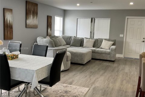 House in Kissimmee, Florida 3 bedrooms № 2070768 - photo 9